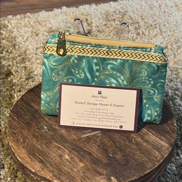 Handmade Avie's Place Green and Gold Zippered Small Essentials Pouch NWT - Picture 9 of 9